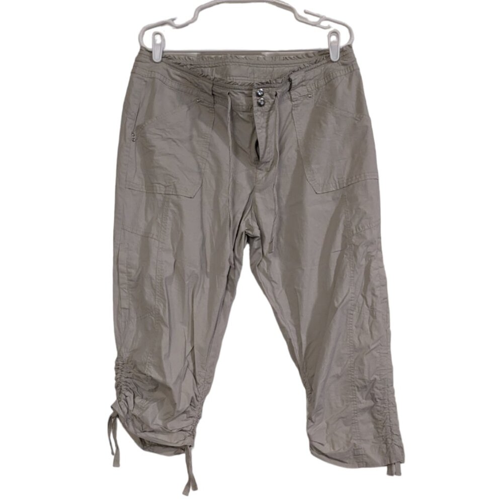 INC International Concepts cargo capris - Khaki colored - sz 16